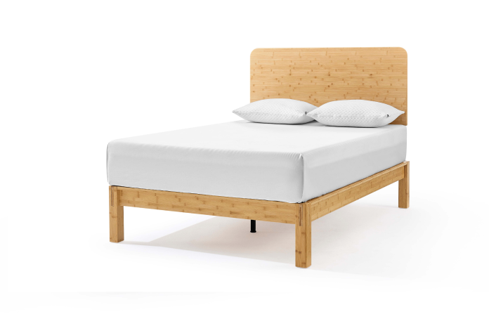 Cama con cabecera de bambú